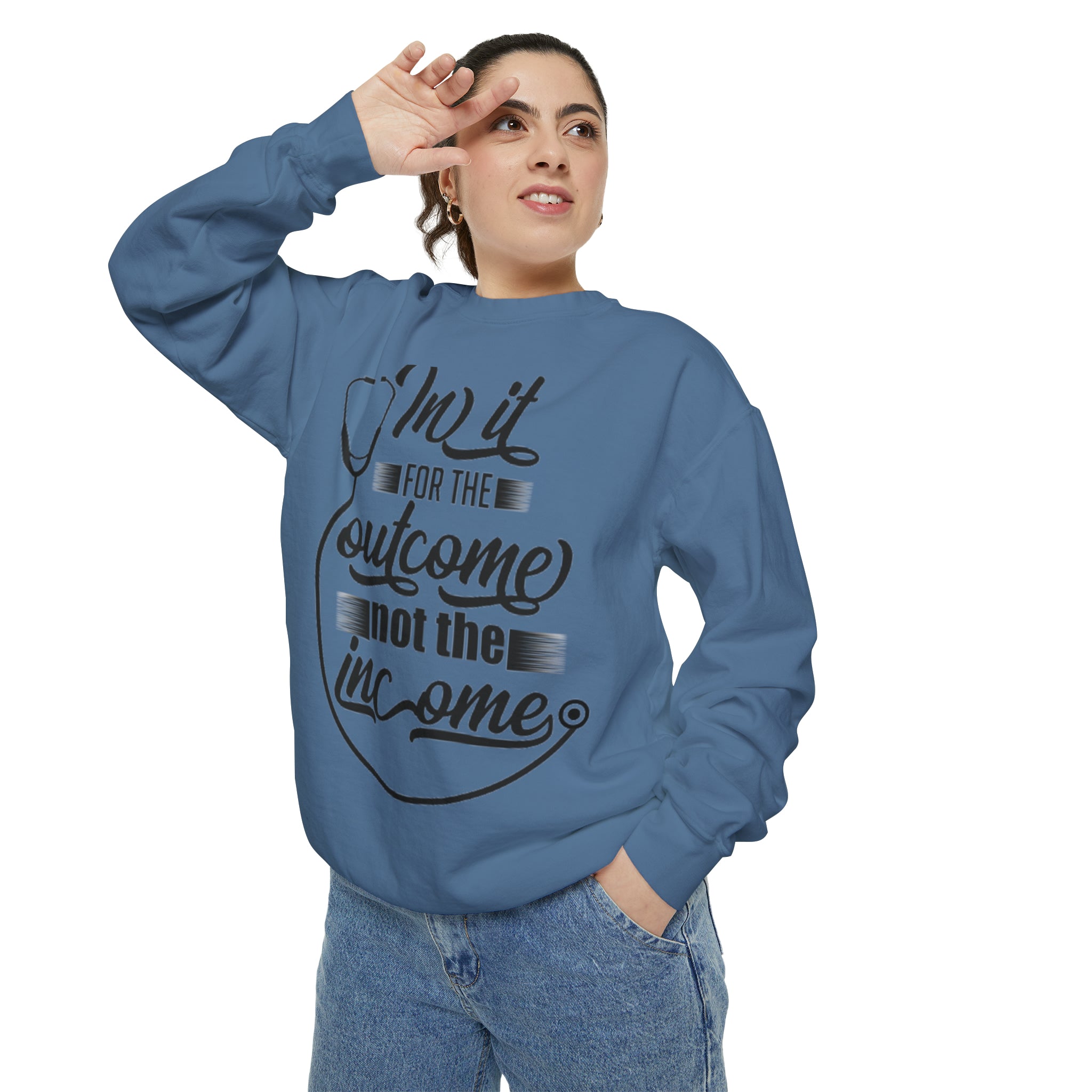 IN IT FOR THE OUTCOME NOT THE INCOME | GENDER NEUTRAL SWEATSHIRT IN GARMENT DYED STYLE